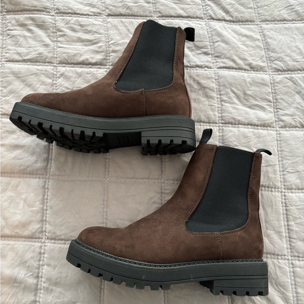 Women’s Brown Chelsea Boots